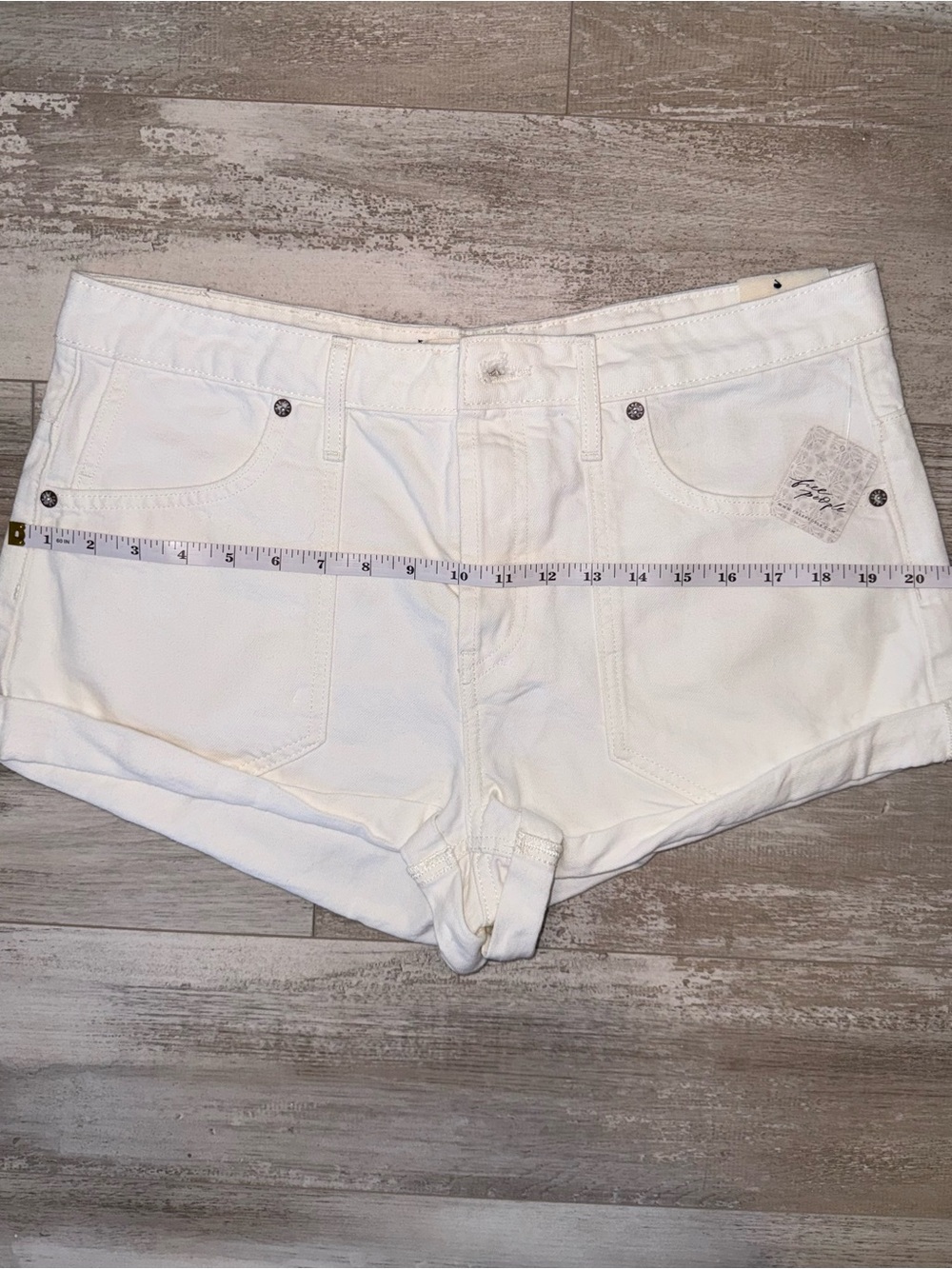 We The Free Beginners Luck Shorts NWT White Low Rise Slouch Denim Shorts Summer - Picture 11 of 13